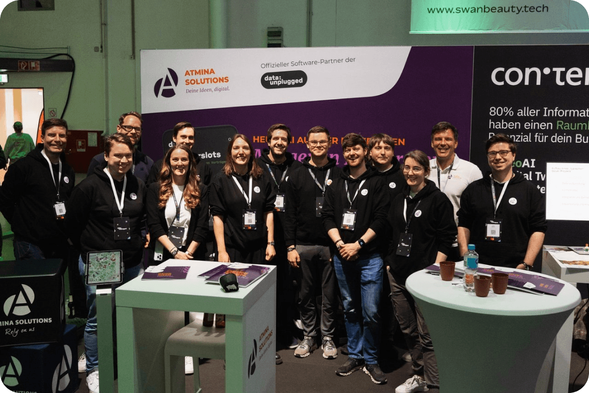 Das ATMINA-Team am Messestand der data:unplugged